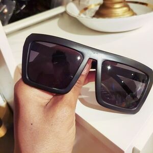 Black matte sunglasses (ADD ON ITEM)